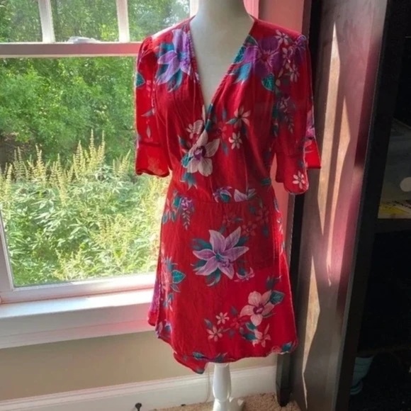 Old Navy  Waist-Defined  Red Bell-Sleeve Faux-Wrap Dress Large - Picture 4 of 8